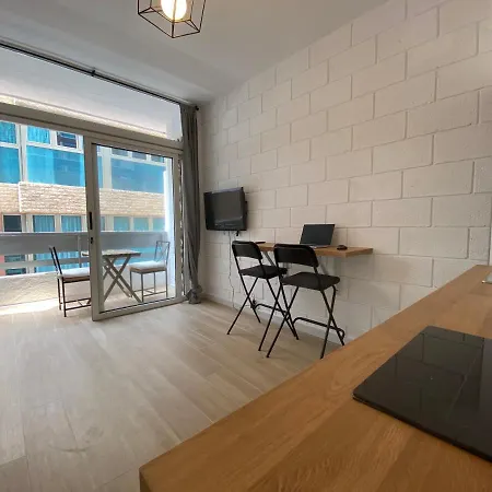 Balcony Lounge شقة *