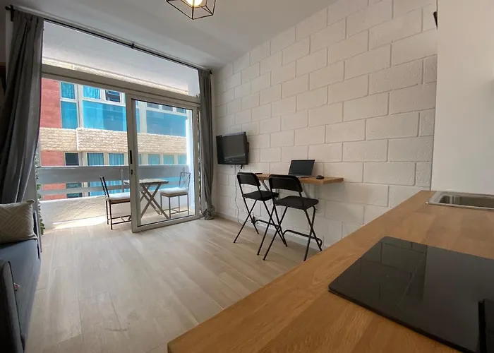 Balcony Lounge דירה *